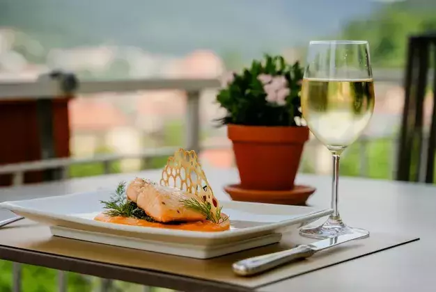 Speise im Restaurant Sommerbergblick des Wellnesshotel Rothfuss Bad Wildbad im Schwarzwald