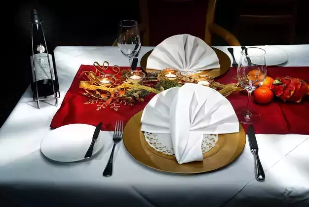 Festlich gedeckter Tisch im Restaurant Sommerbergblick in Bad Wildbad im Schwarzwald